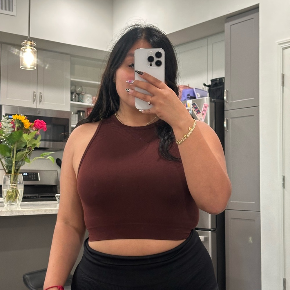 Women's maroon Sleeveless Top